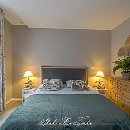 La Venelle Du Bassin Honfleur