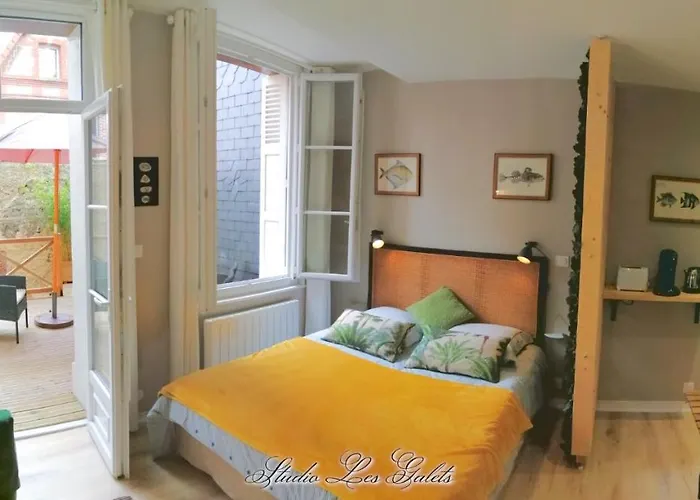 La Venelle Du Bassin * Honfleur